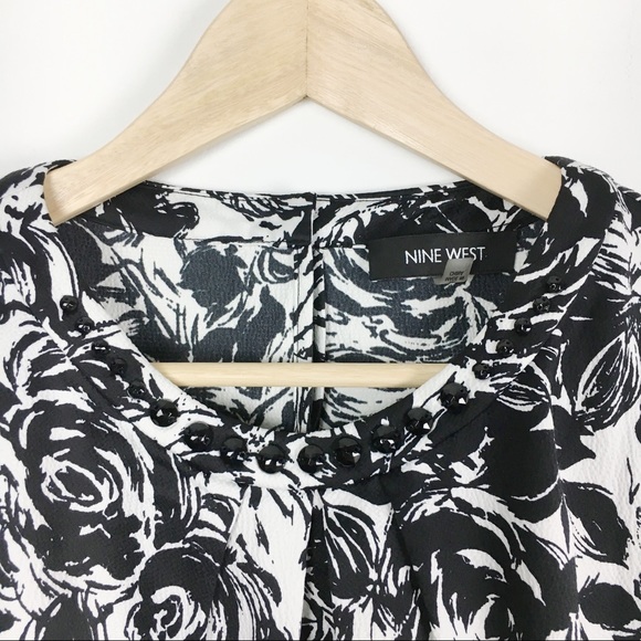 Nine West Womens Size Medium M Black White Artsy Floral Rose Print Blouse Top - Picture 4 of 8